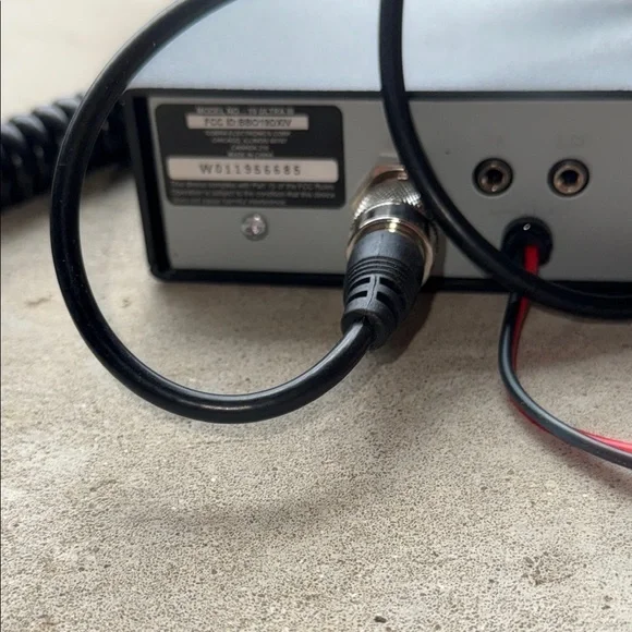 Cobra 19 Ultra III CB Radio with Microphone - Picture 7 of 8